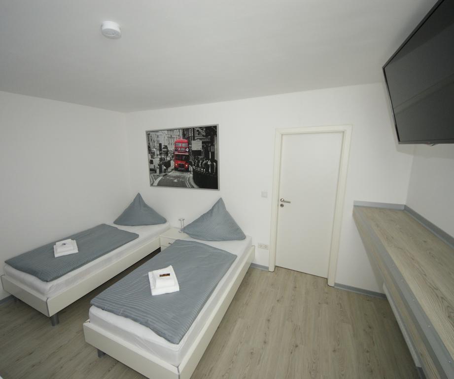 Hotel Am Rosenplatz,24 Stunden Check In, Kostenfreie Parkplaetze Brechtorf Szoba fotó