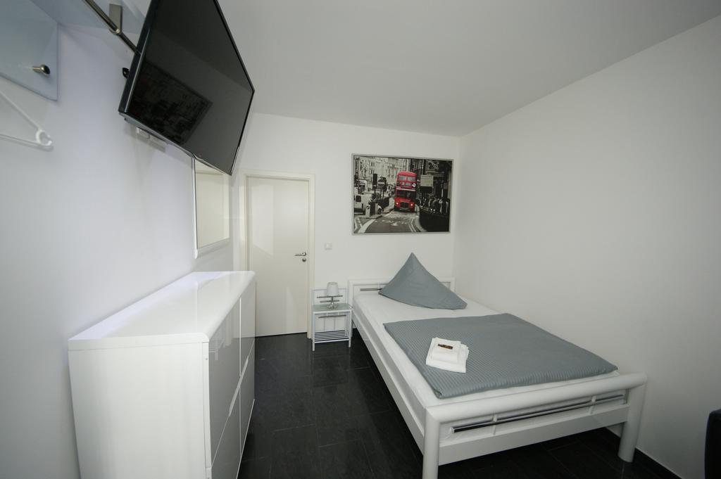 Hotel Am Rosenplatz,24 Stunden Check In, Kostenfreie Parkplaetze Brechtorf Szoba fotó